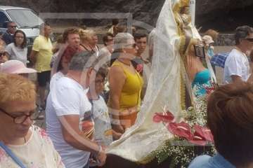 Procesión terrestre-marítimo de la Virgen del Carmen por la bahía de Melenara (Foto TA)